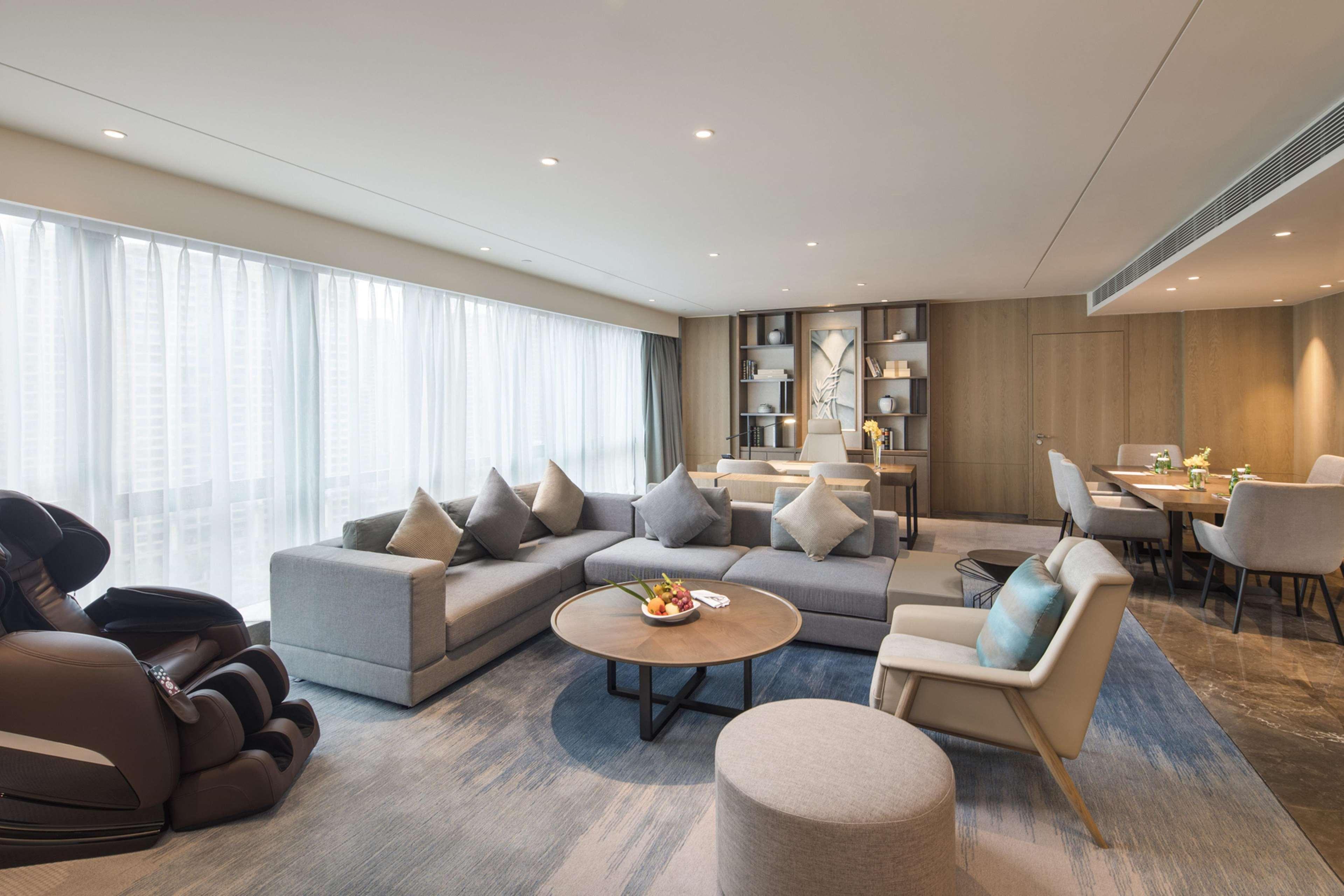 Doubletree By Hilton Shenzhen Longhua: Central Location Near Metro & Attractions Exterior photo