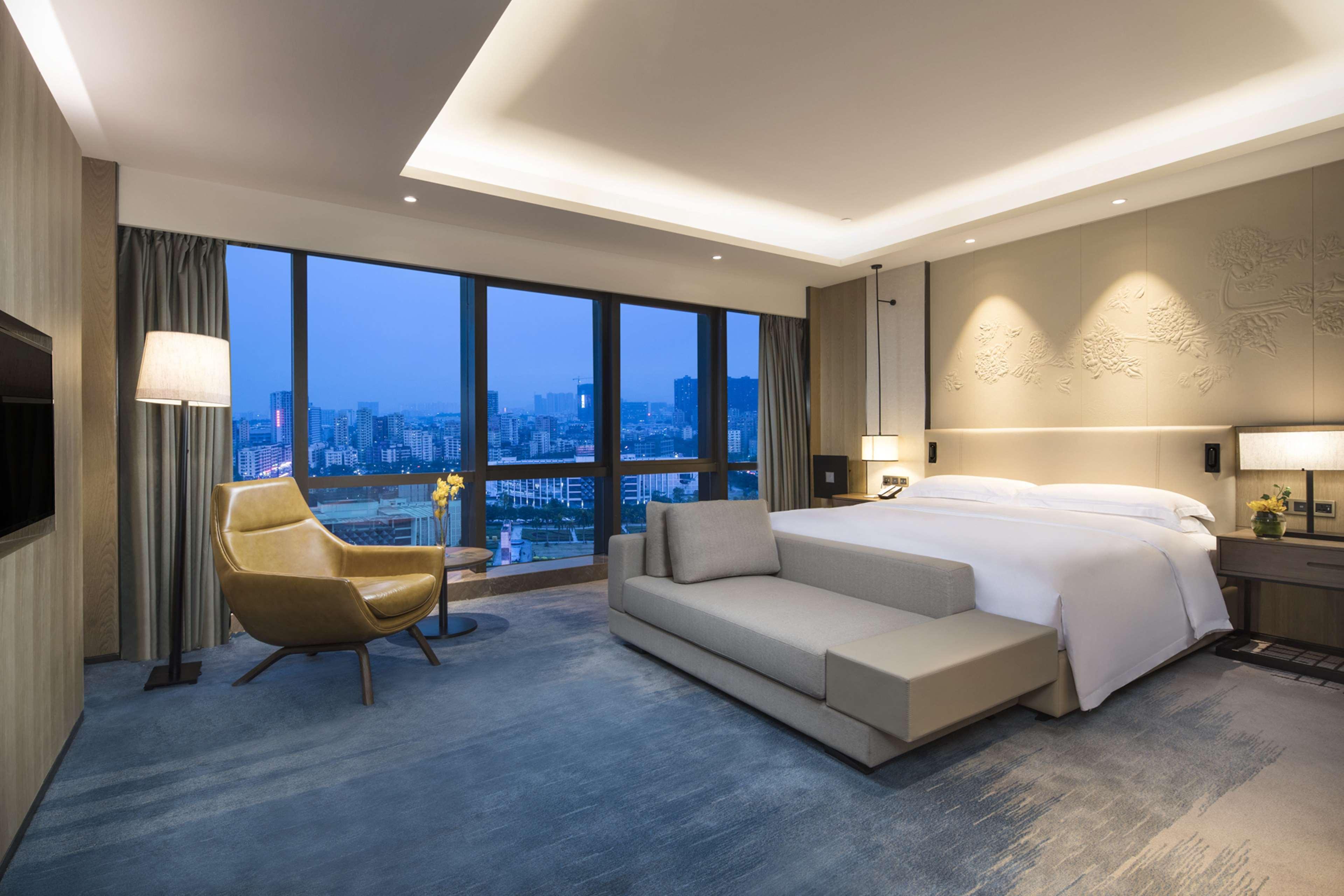 Doubletree By Hilton Shenzhen Longhua: Central Location Near Metro & Attractions Exterior photo