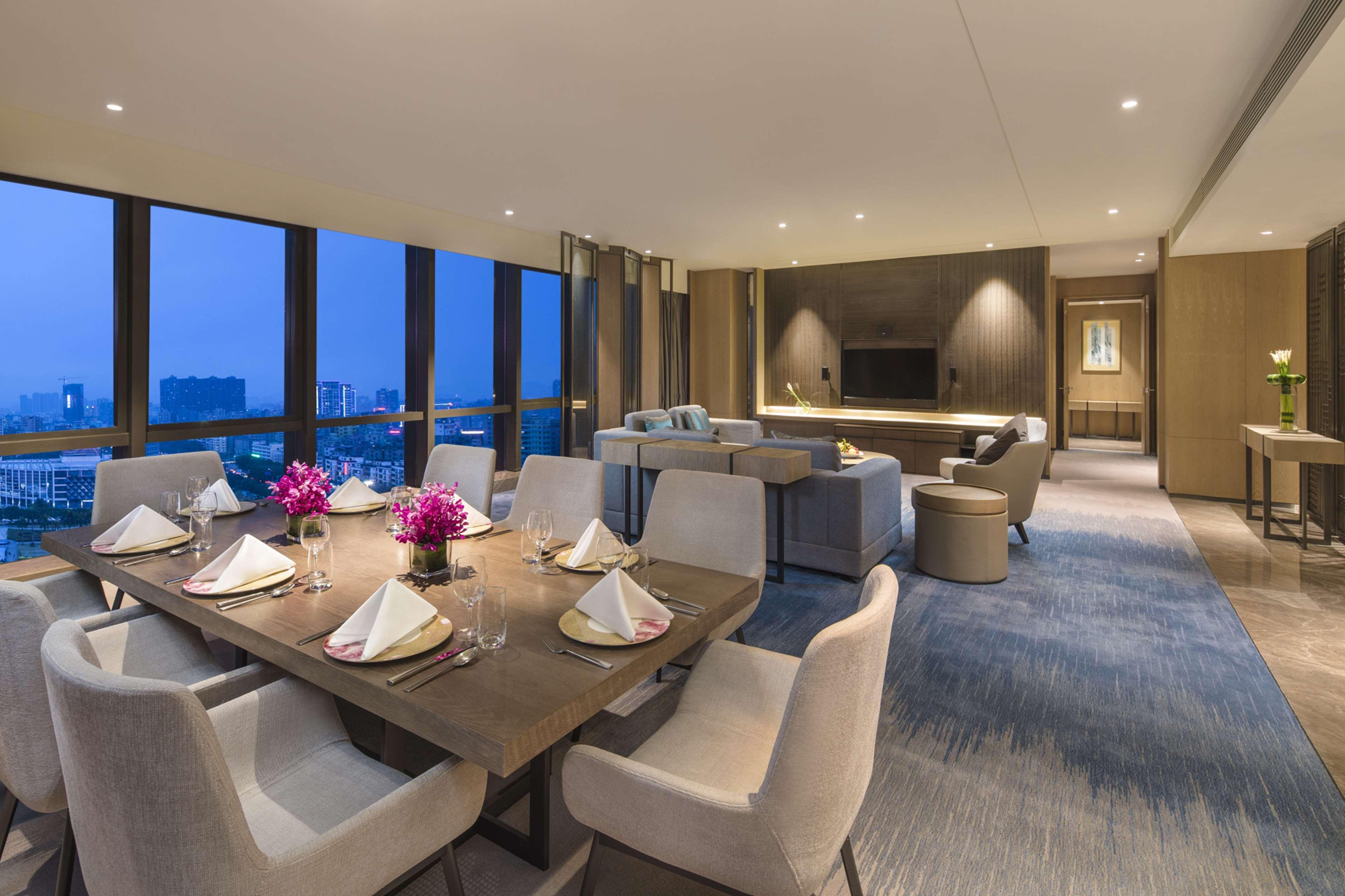 Doubletree By Hilton Shenzhen Longhua: Central Location Near Metro & Attractions Exterior photo