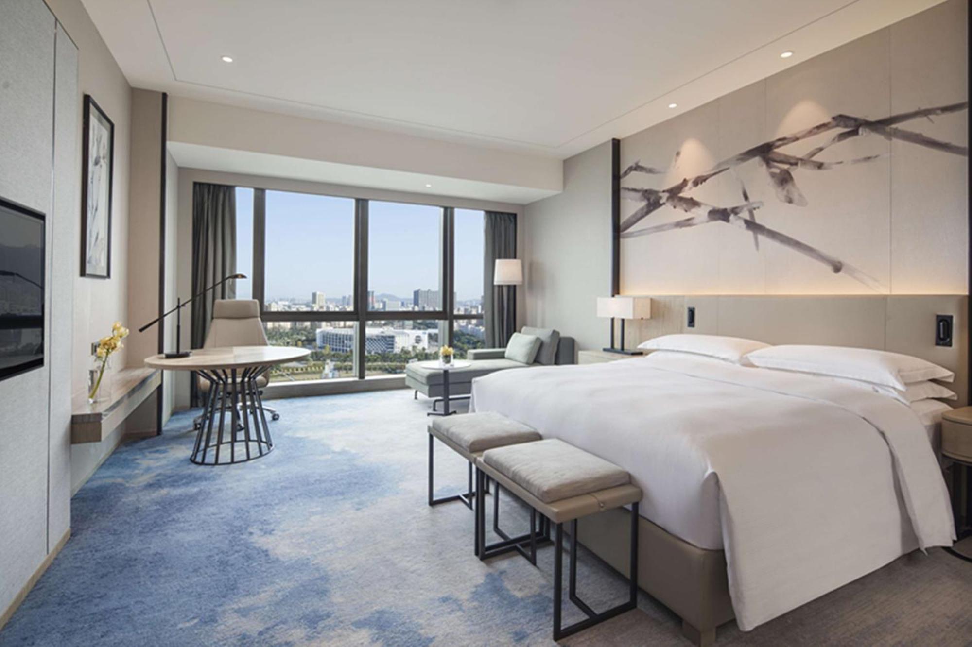 Doubletree By Hilton Shenzhen Longhua: Central Location Near Metro & Attractions Exterior photo