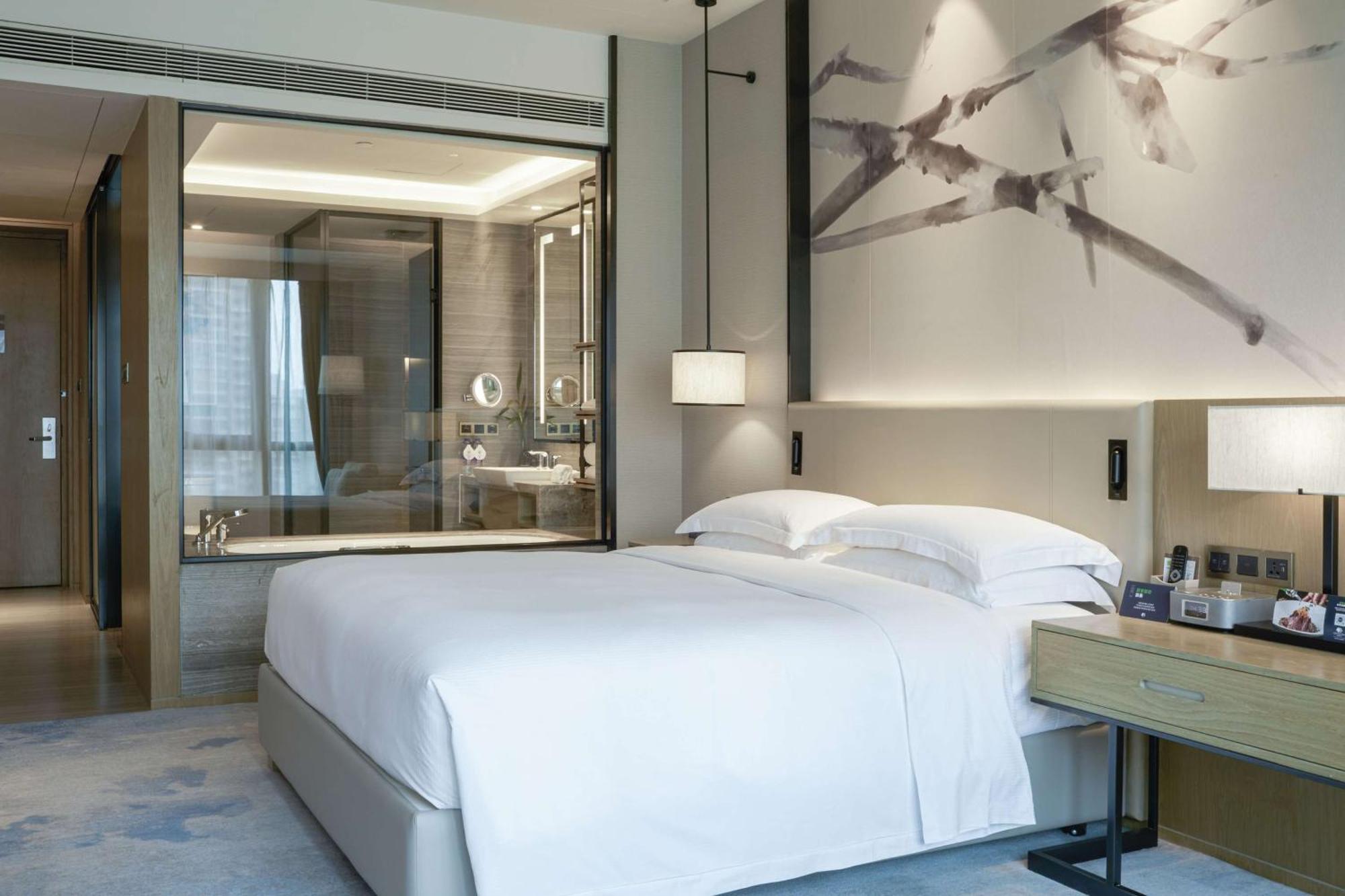 Doubletree By Hilton Shenzhen Longhua: Central Location Near Metro & Attractions Exterior photo